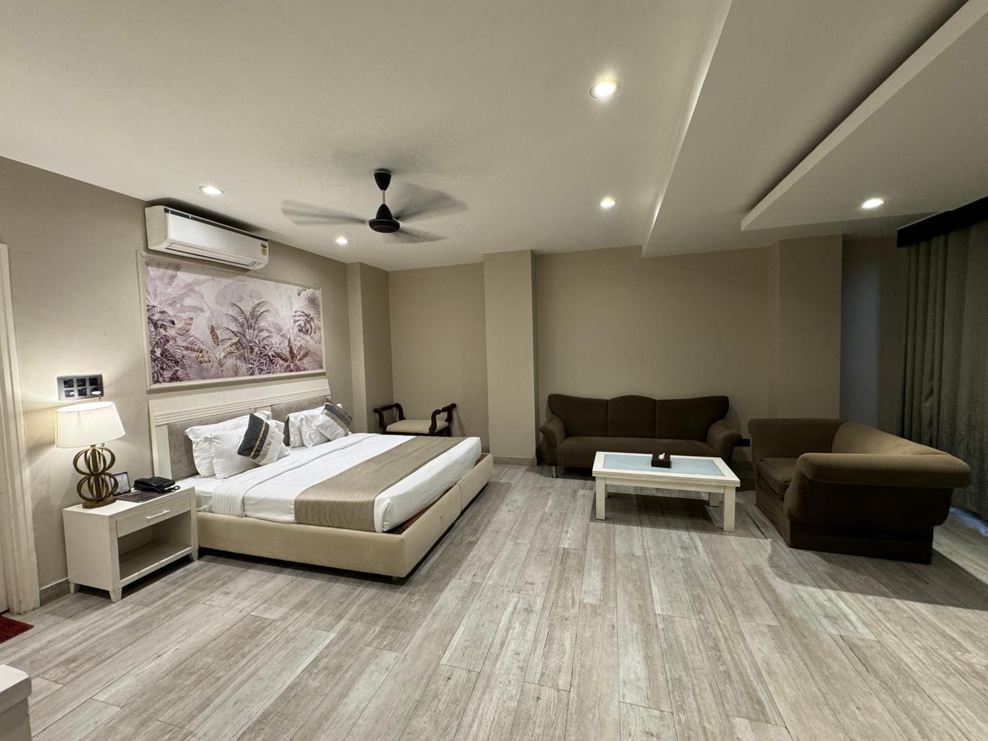 Skon Boutique By Orion Hotels Neu-Delhi Exterior foto