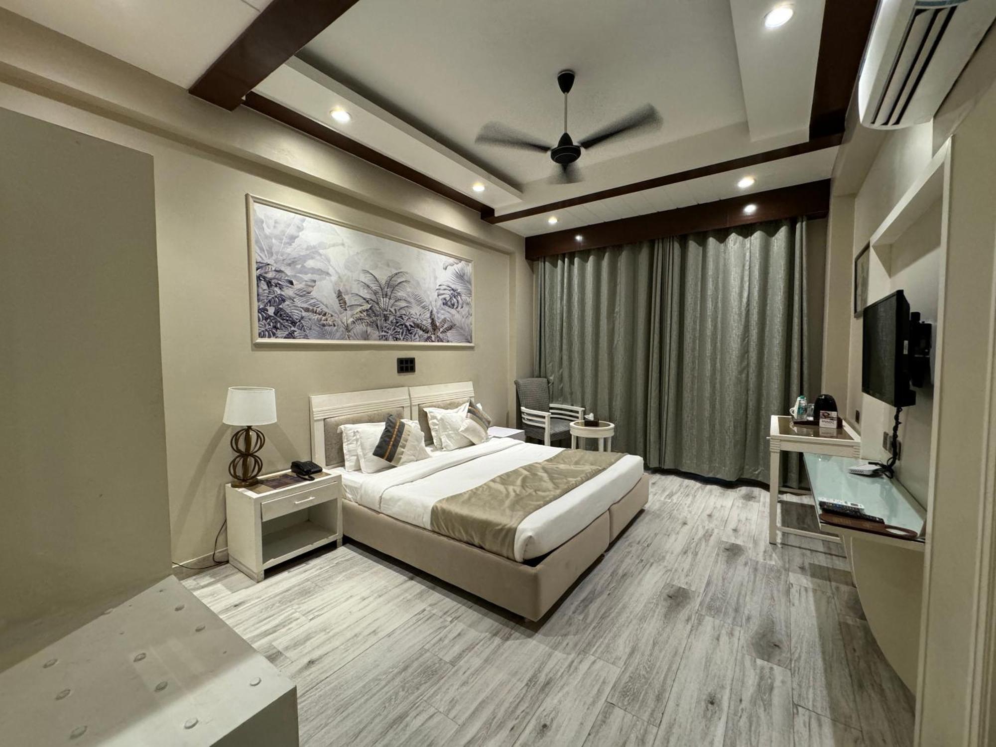 Skon Boutique By Orion Hotels Neu-Delhi Exterior foto